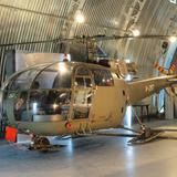 Helikopter stojący w hangarze w Muzeum Lotnictwa Polskiego w Krakowie.