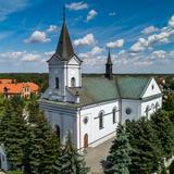 Bild: Kirche der Hll. Dreifaltigkeit und Leopold Rzezawa