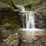Bild: Der Wasserfall Dolina Bolechowicka (Landschaftspark Dolinki Krakowskie)