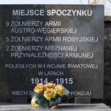Obrázek: Vojenské oddělení na farním hřbitově v Książu Wielkim